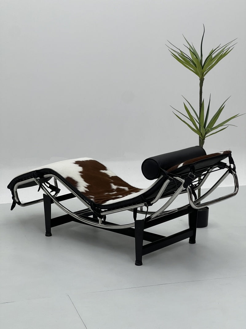 Adjustable Chaise Lounge Chair with Curved Frame Structure