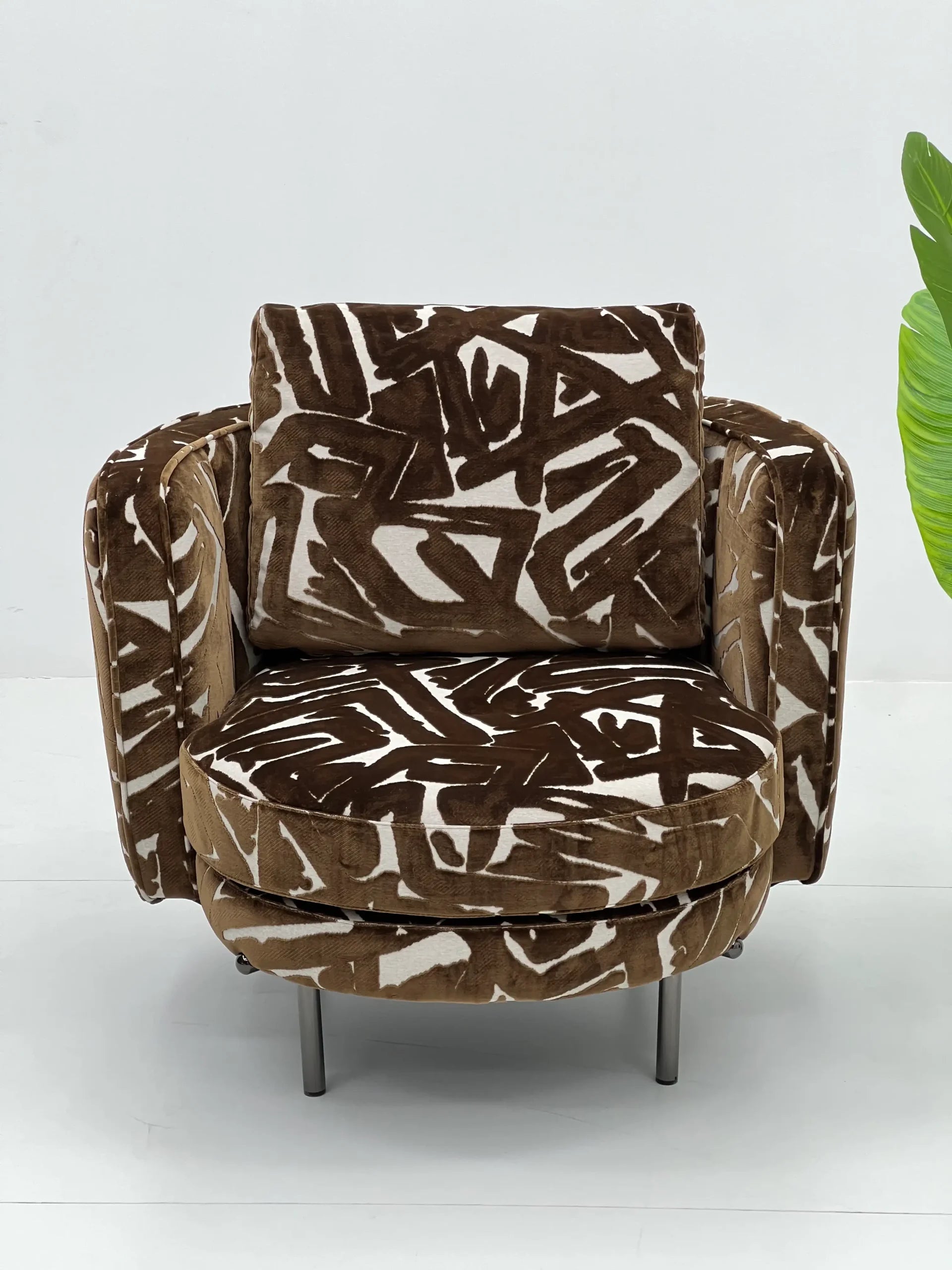 Modern Abstract Leaf Velvet Lounge Chair in Brown & White ¨C Plush Sculptural Accent Seating for Commercial Hotels, Lounges & Premium Offices