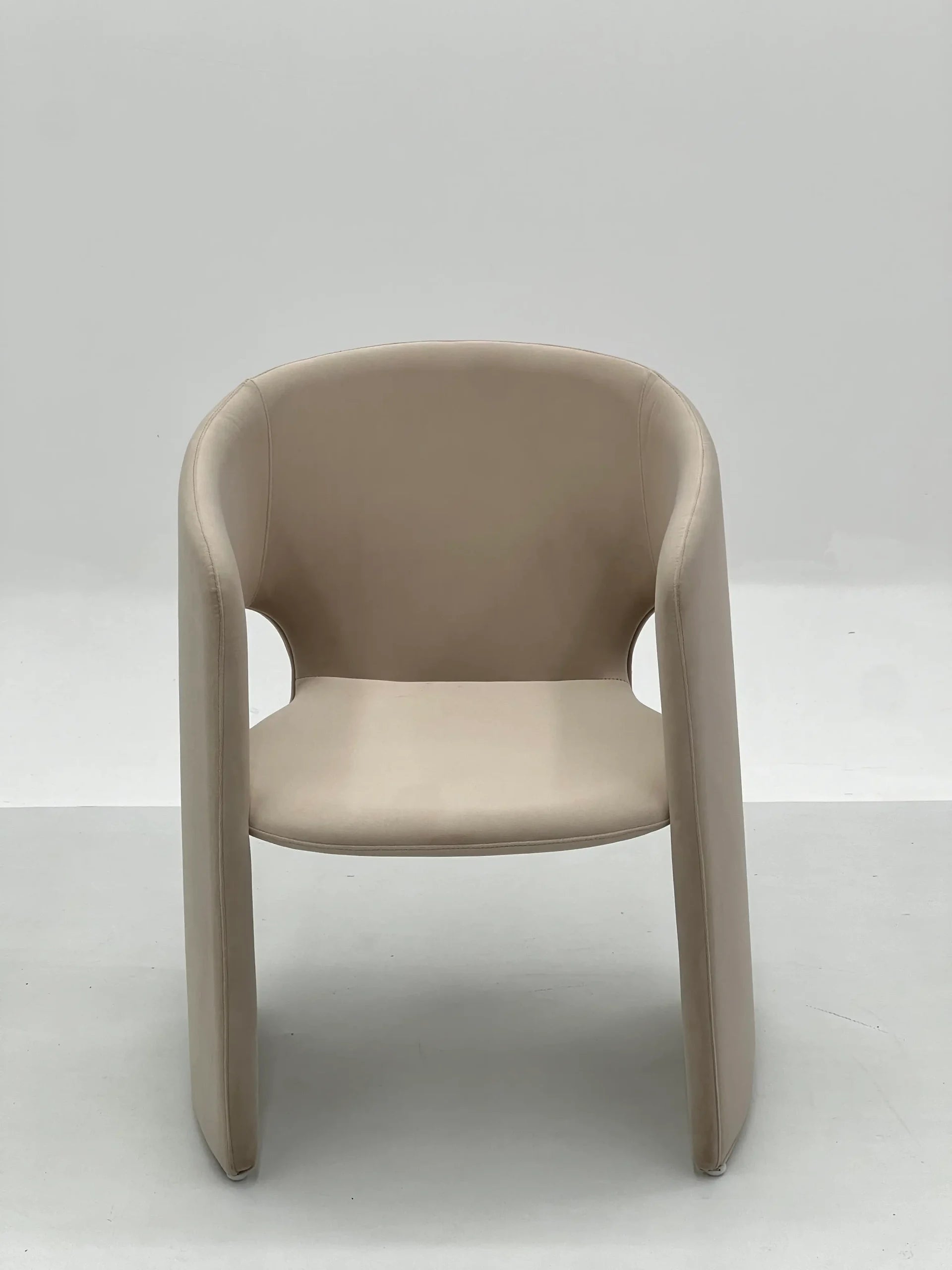 Beige Boucle Armchair with Black Frame ¨C Luxurious Modern Accent Seating for Boutique Hotels & Commercial Spaces