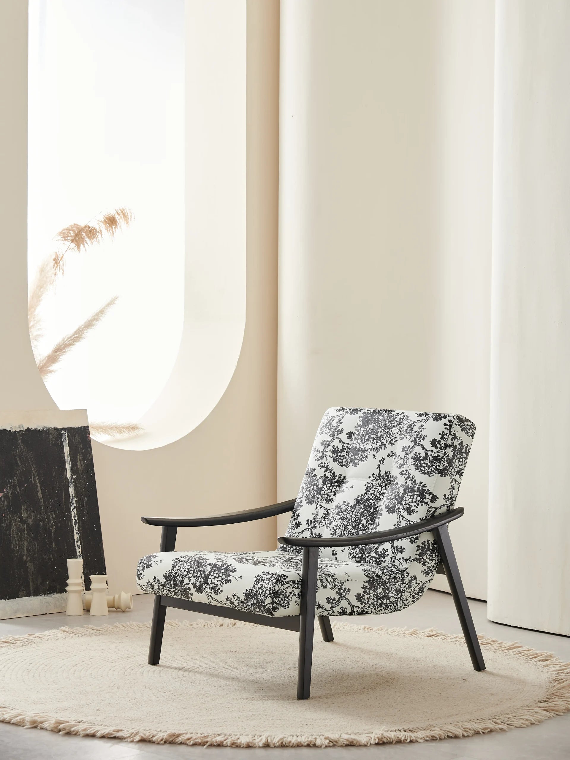 Black White Floral Accent Chair with Black Frame ¨C Elegant Modern Lounge Seating for Boutique Hotels & Commercial Interiors