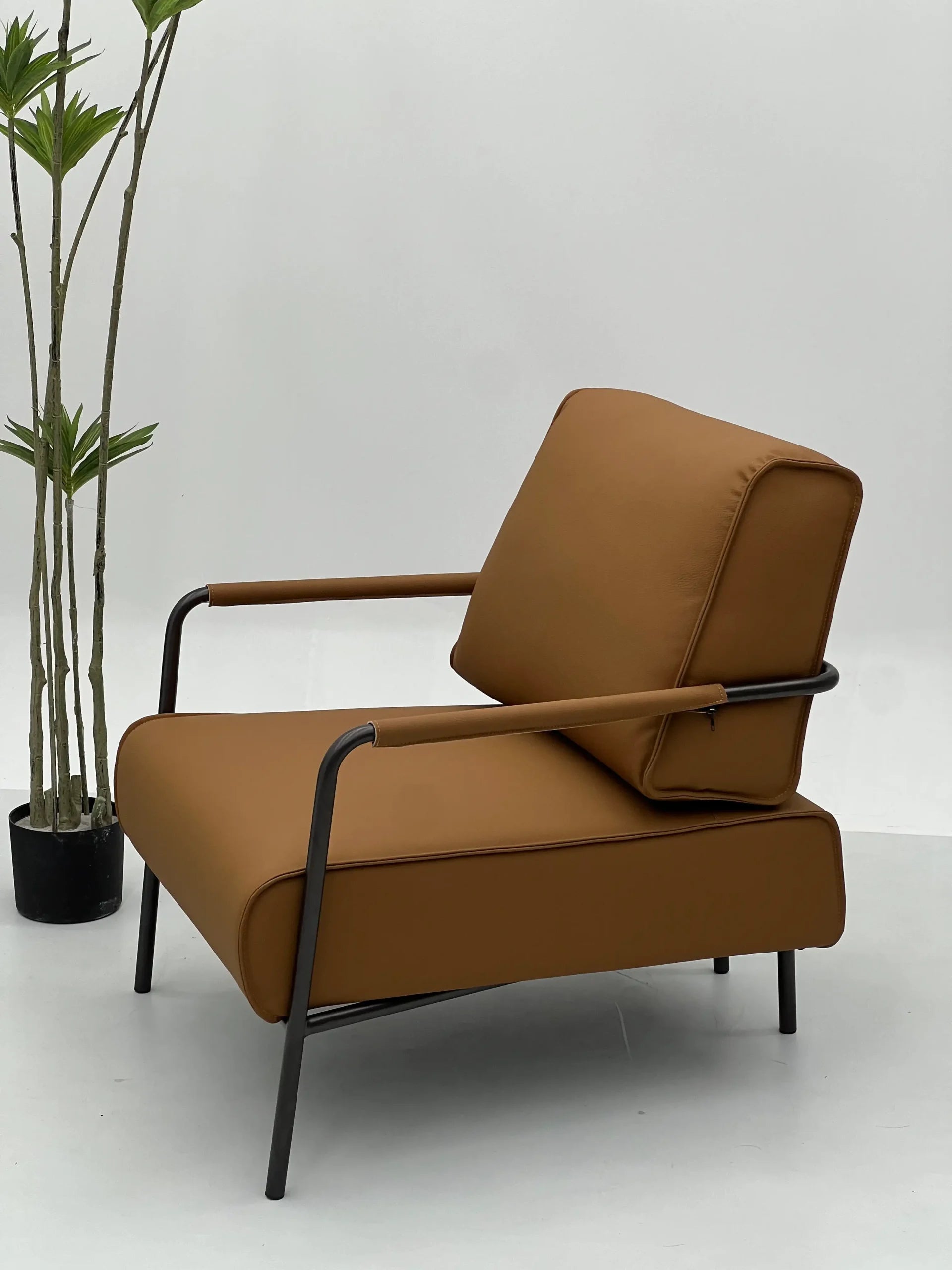 Burnt Orange Leather Lounge Chair with Black Frame ¨C Luxurious Modern Accent Seating for Boutique Hotels & Commercial Spaces