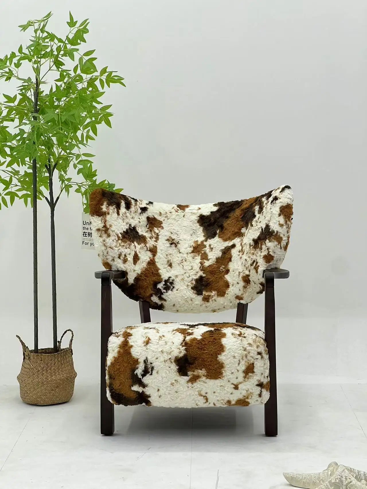 Cowhide Boucle Lounge Chair with Walnut Frame ¨C Luxurious Artistic Accent Seating for Boutique Hotels & Commercial Spaces