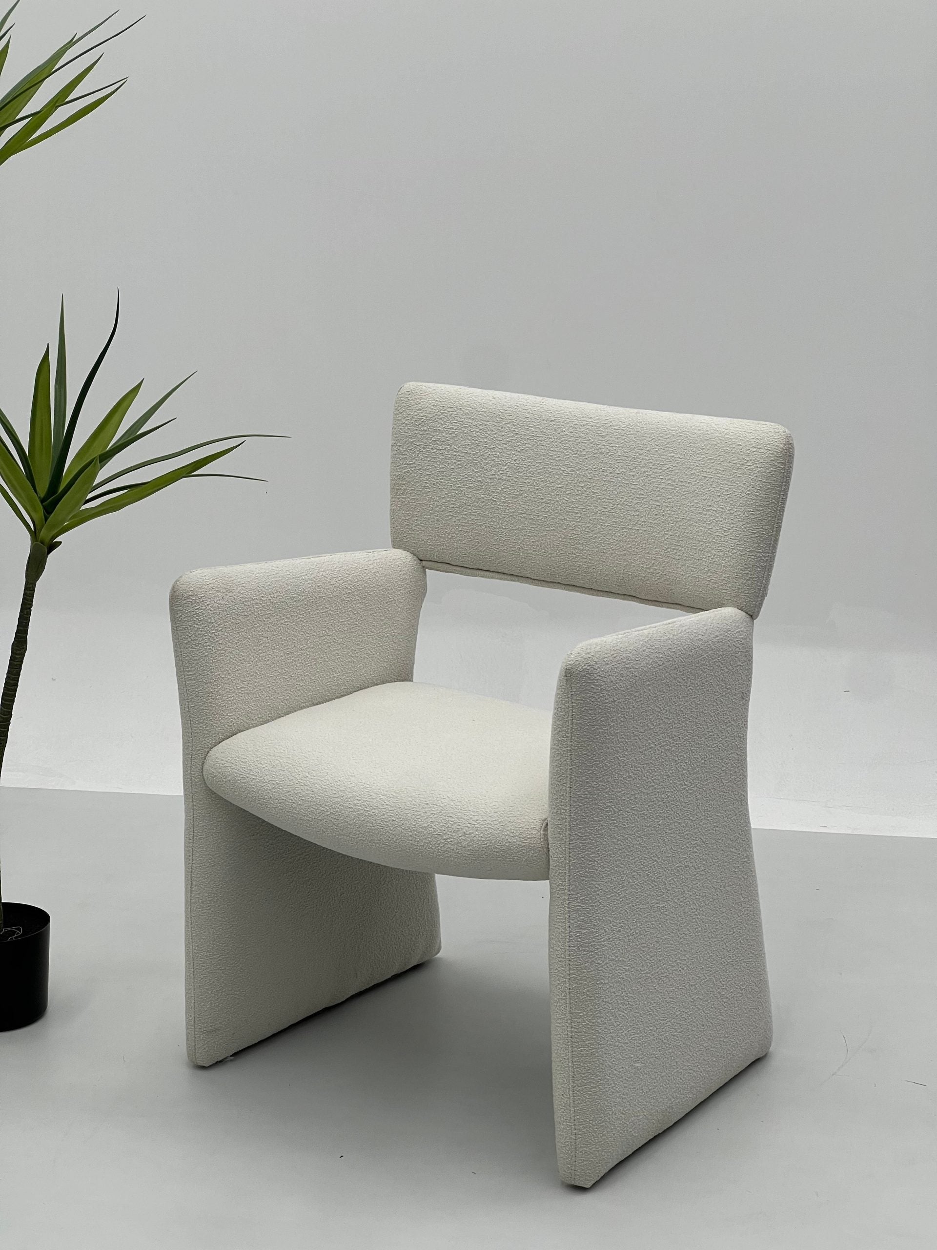Cream Boucle Block Lounge Chair ¨C Sculptural Modern Accent Seating for Boutique Hotels & Commercial Spaces