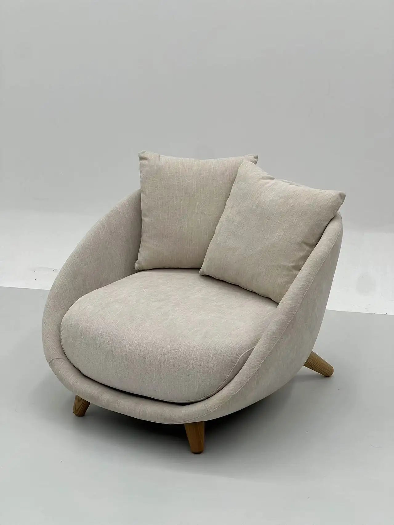 Cream Boucle Cocoon Chair with Oak Legs ¨C Luxurious Modern Accent Seating for Boutique Hotels & Commercial Spaces