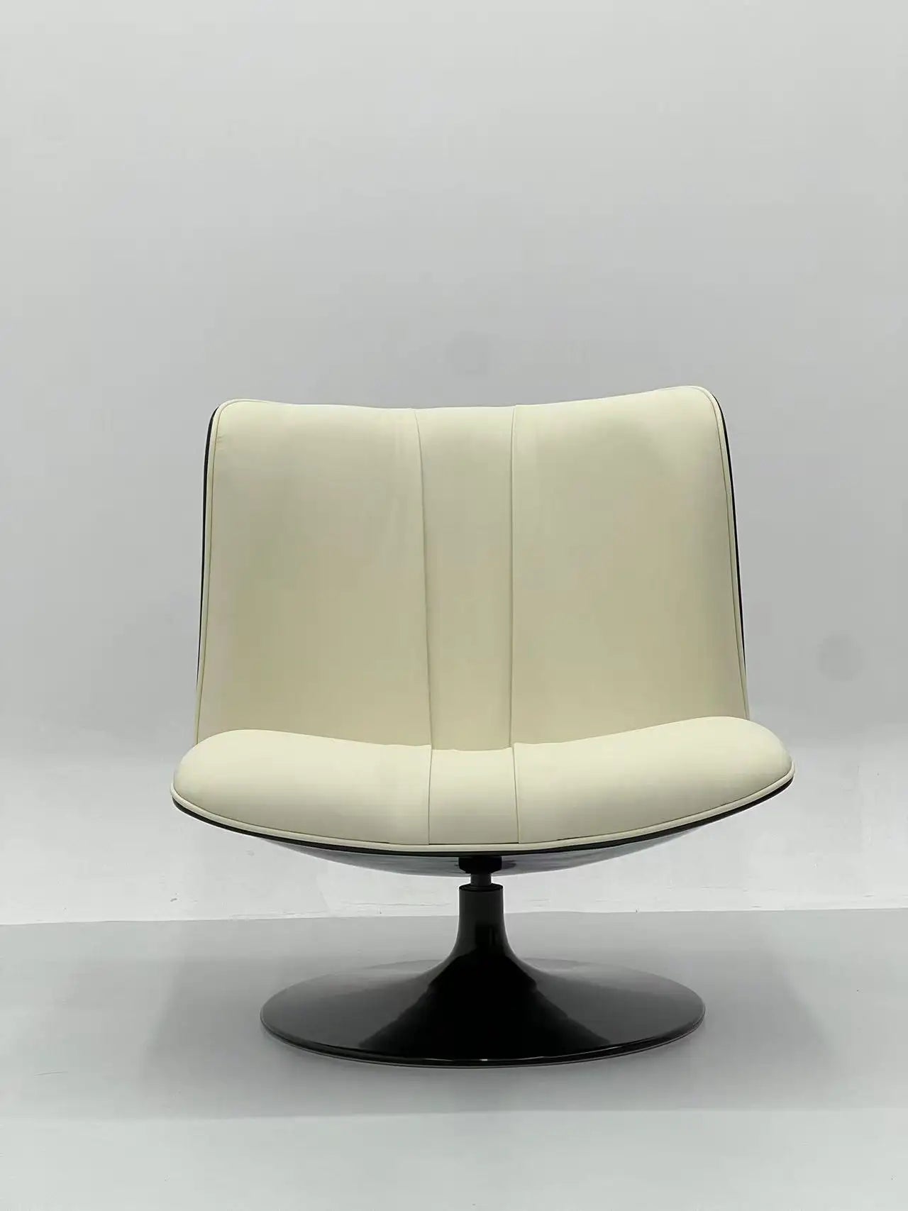 Cream Swivel Lounge Chair with Black Disc Base ¨C Luxurious Modern Accent Seating for Boutique Hotels & Commercial Spaces