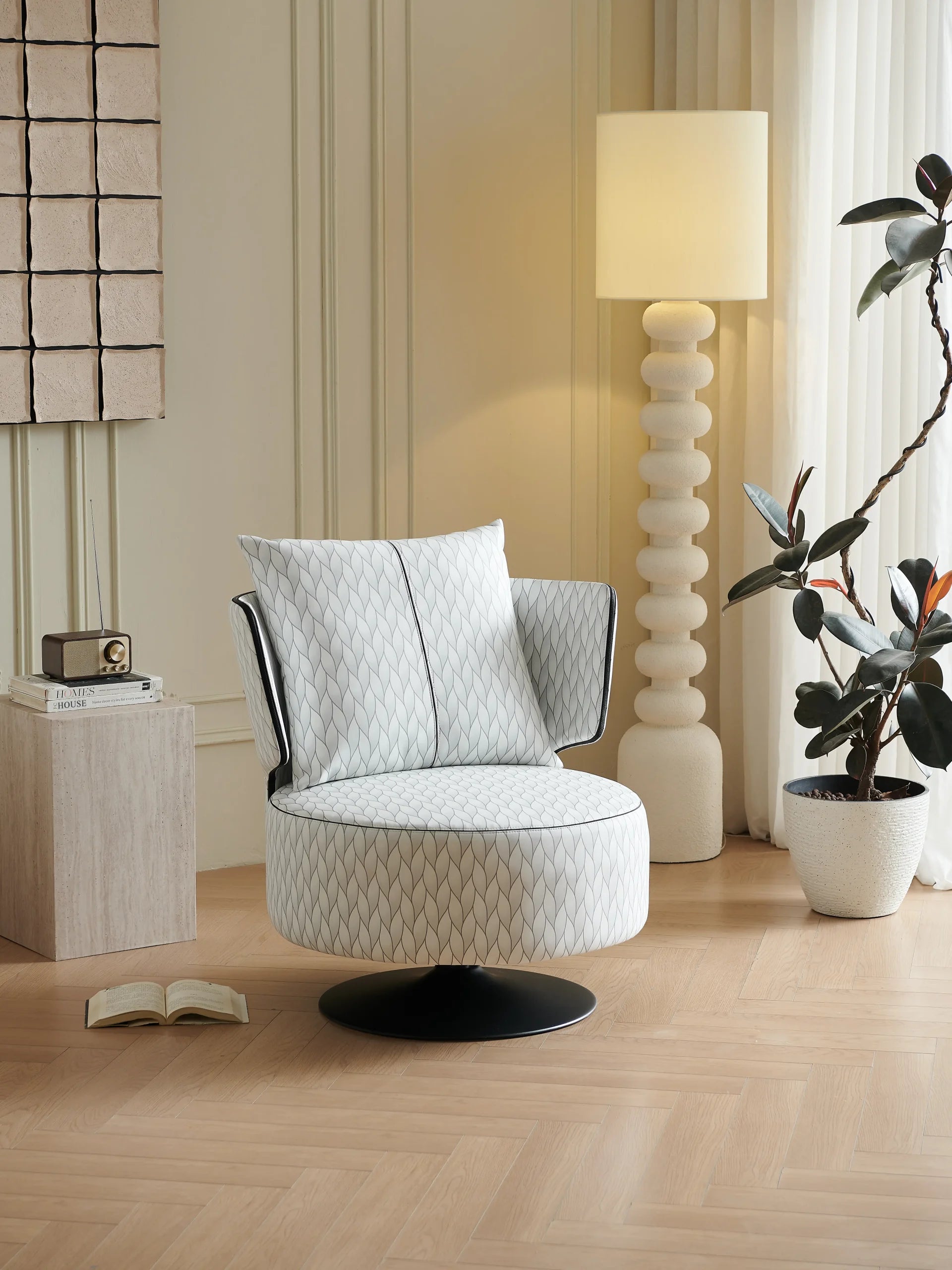 Cream White Boucle Swivel Chair with Black Base ¨C Luxurious Modern Accent Seating for Boutique Hotels & Commercial Lounges