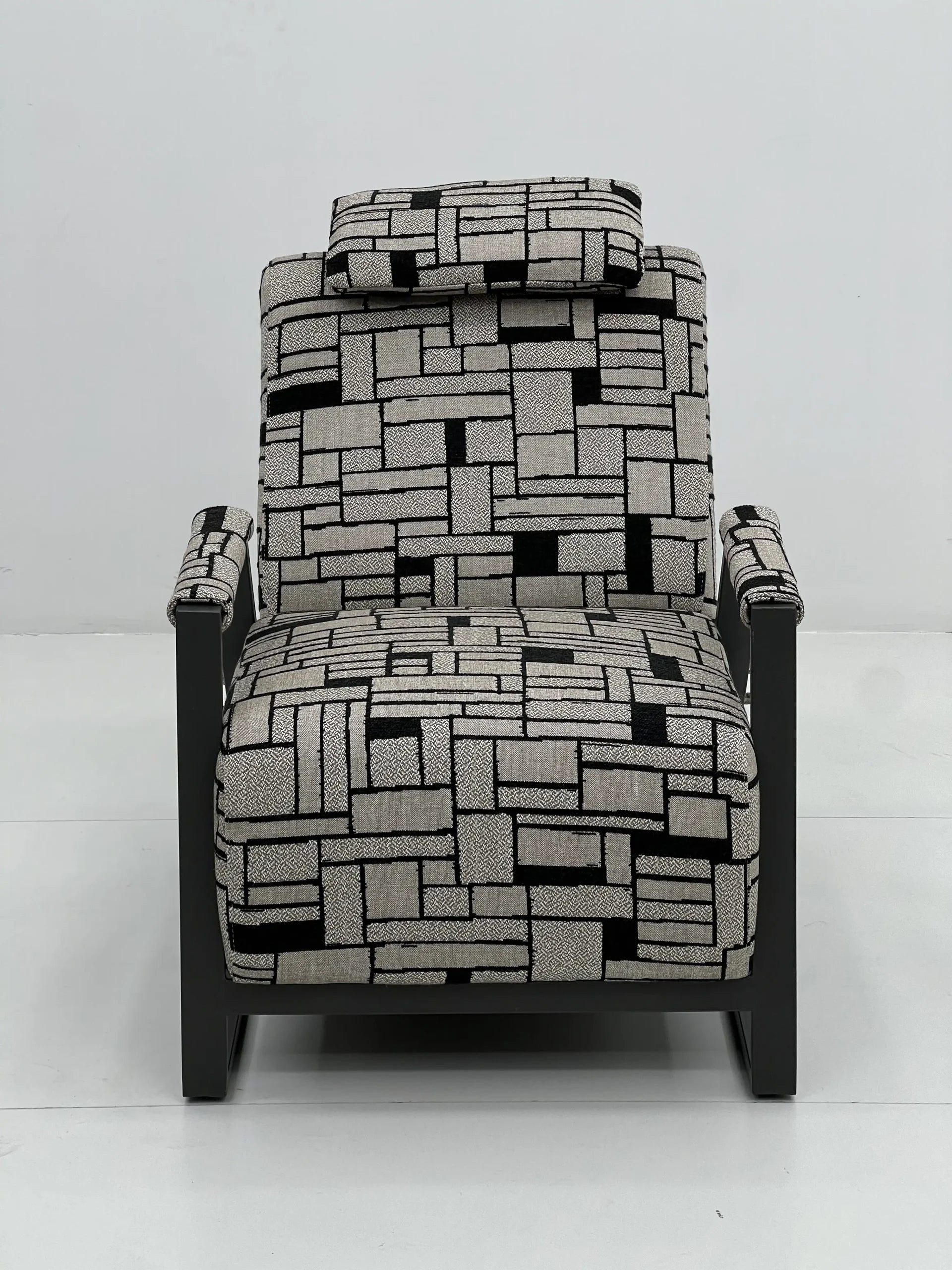 Modern Geometric Lounge Chair in Black & Beige ¨C Bold Patterned Accent Seating with Adjustable Recline for Commercial Hotels, Offices & Lounges