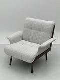 Grey Boucle Lounge Chair with Walnut Frame ¨C Luxurious Modern Accent Seating for Boutique Hotels & Commercial Spaces