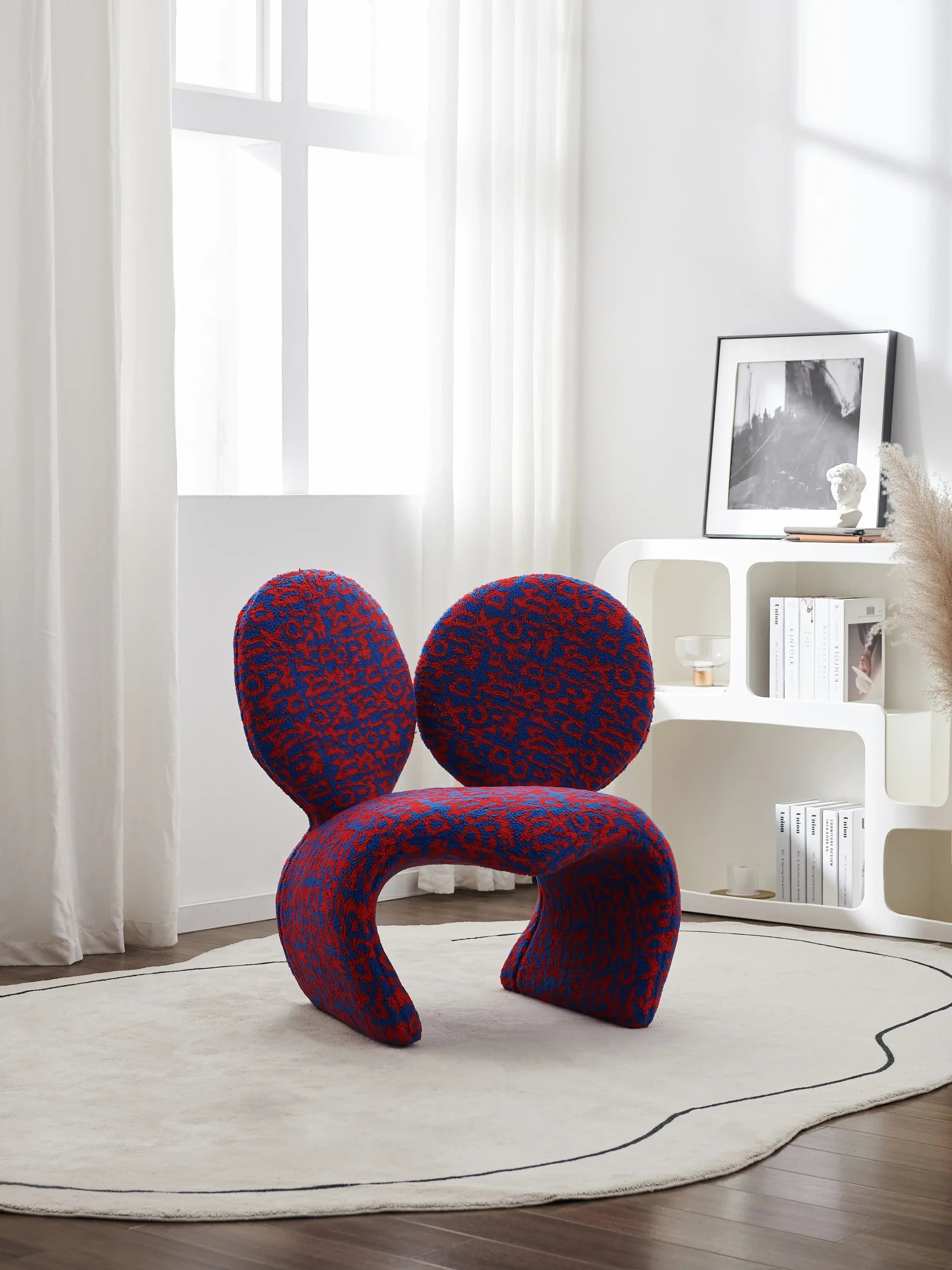 Red Blue Abstract Bubble Chair with Organic Sculptural Form ¨C Playful Luxury Accent Seating for Boutique Hotels & Commercial Lounges