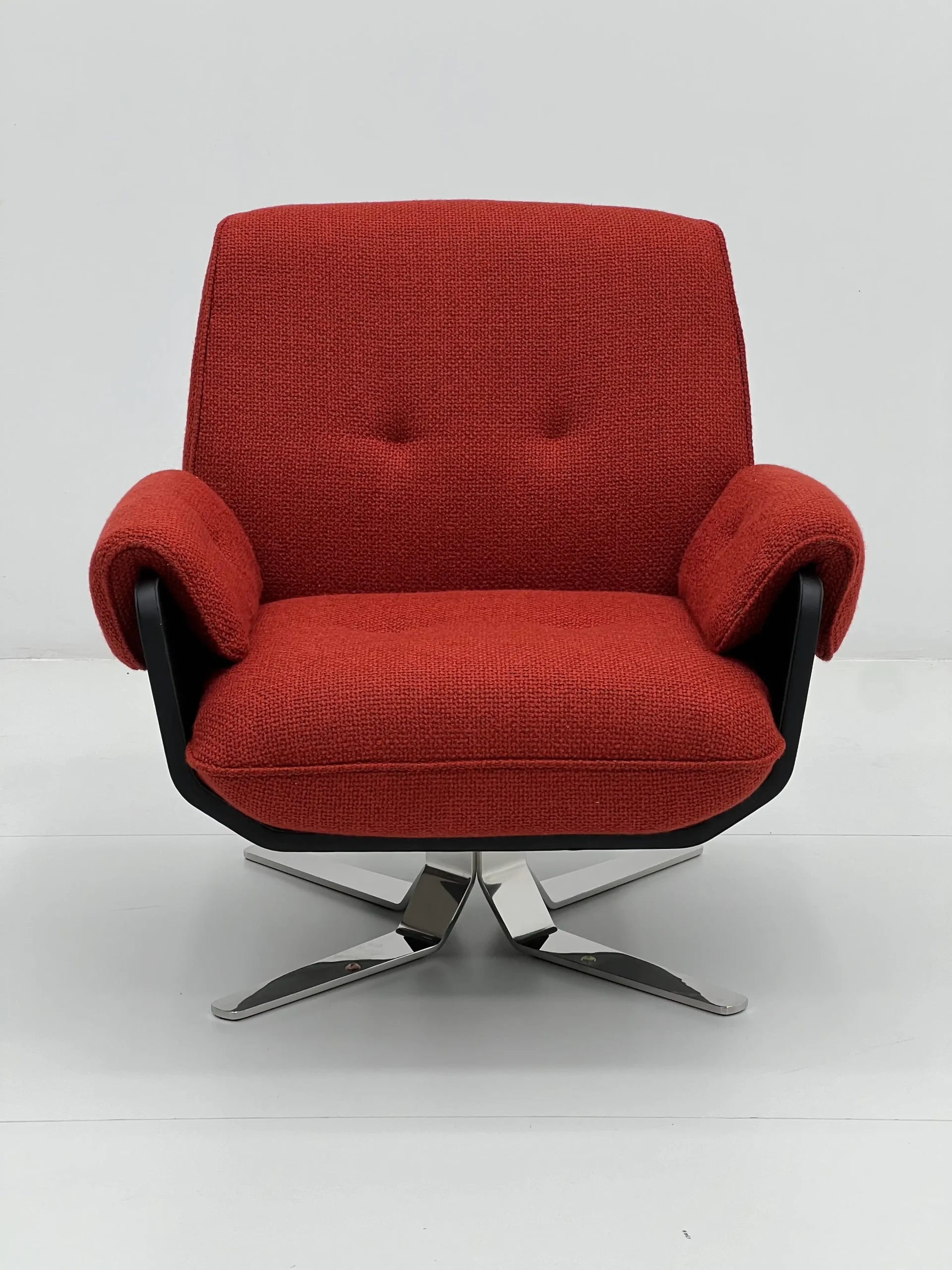 Modern Red Swivel Lounge Chair with Chrome Base ¨C Plush Textured Accent Seating for Commercial Hotels, Offices & Lounges