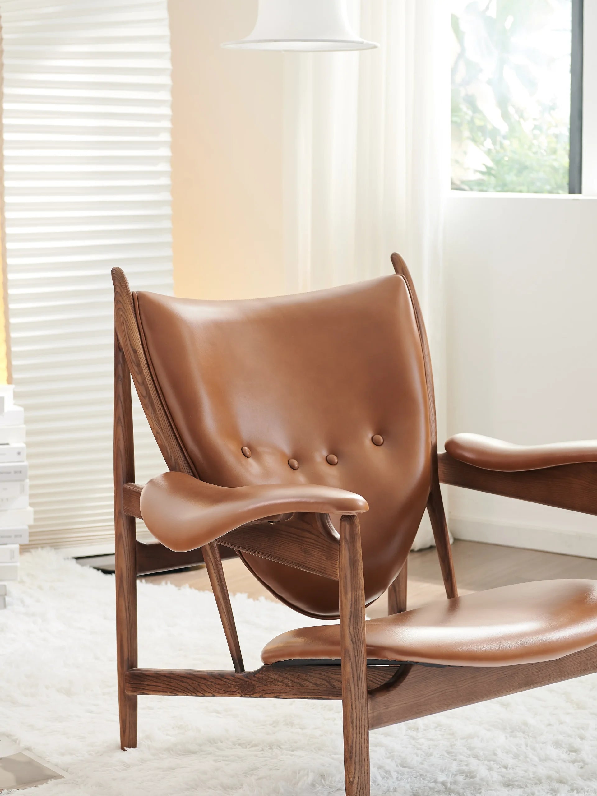 Tan Leather Butterfly Lounge Chair with Walnut Frame ¨C Mid-Century Modern Accent Seating for Boutique Hotels & Commercial Lounges