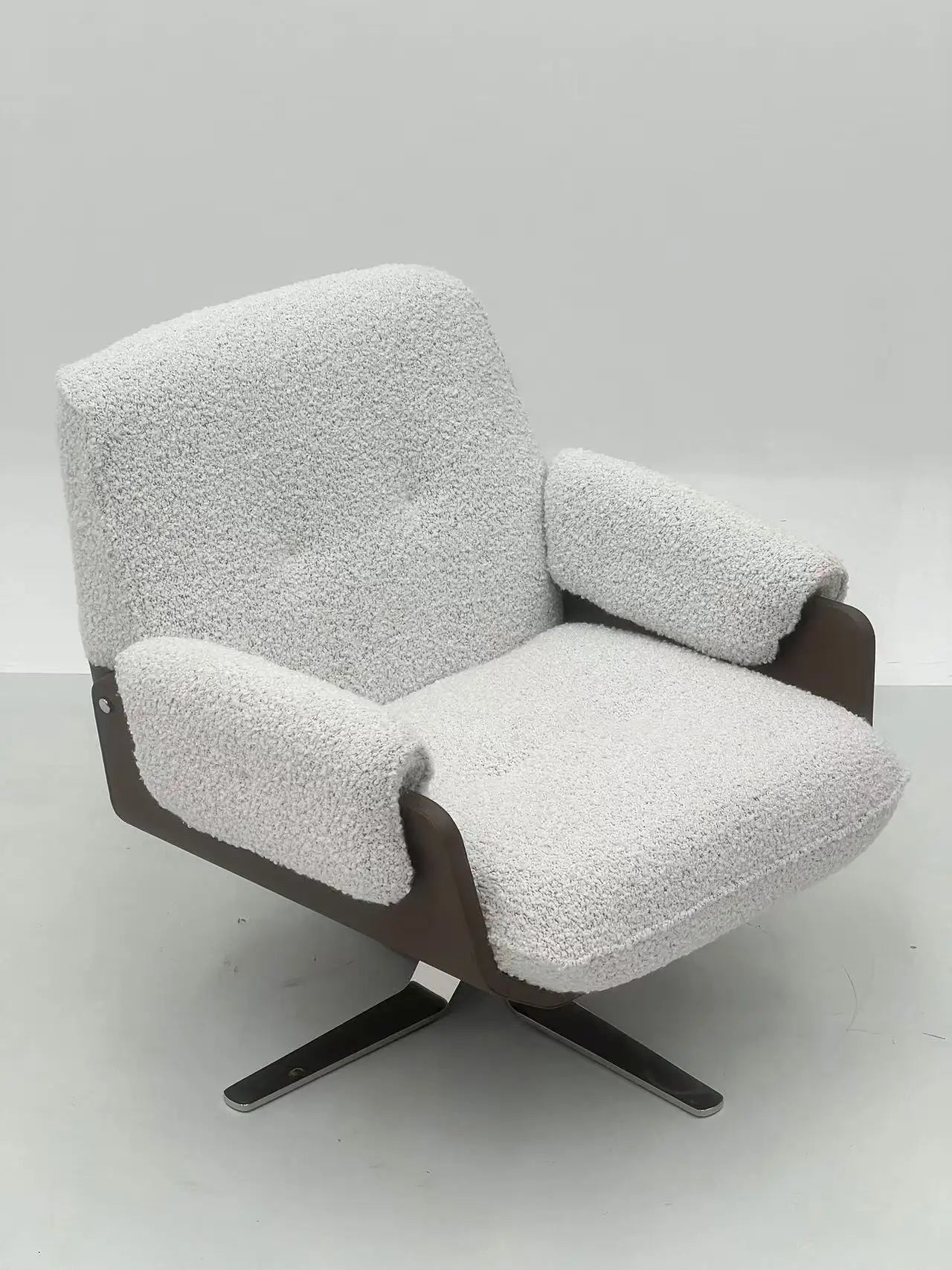 Modern White Teddy Shearling Lounge Chair with Walnut Wood Base ¨C Plush Accent Seating for Commercial Hotels, Offices & Lounges