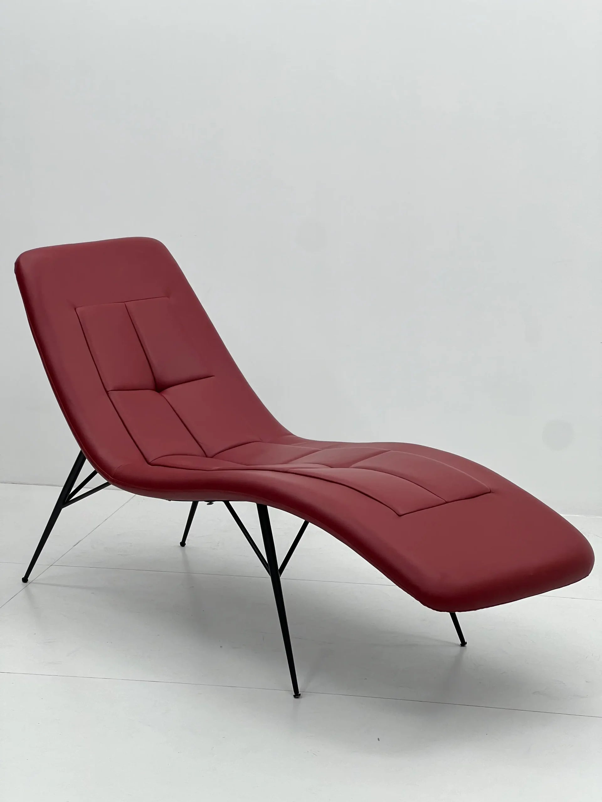 Modern Terracotta Chaise Lounge Chair with Black Frame ¨C Sculptural Leather Chaise for Commercial Hotels, Lounges & Premium Offices