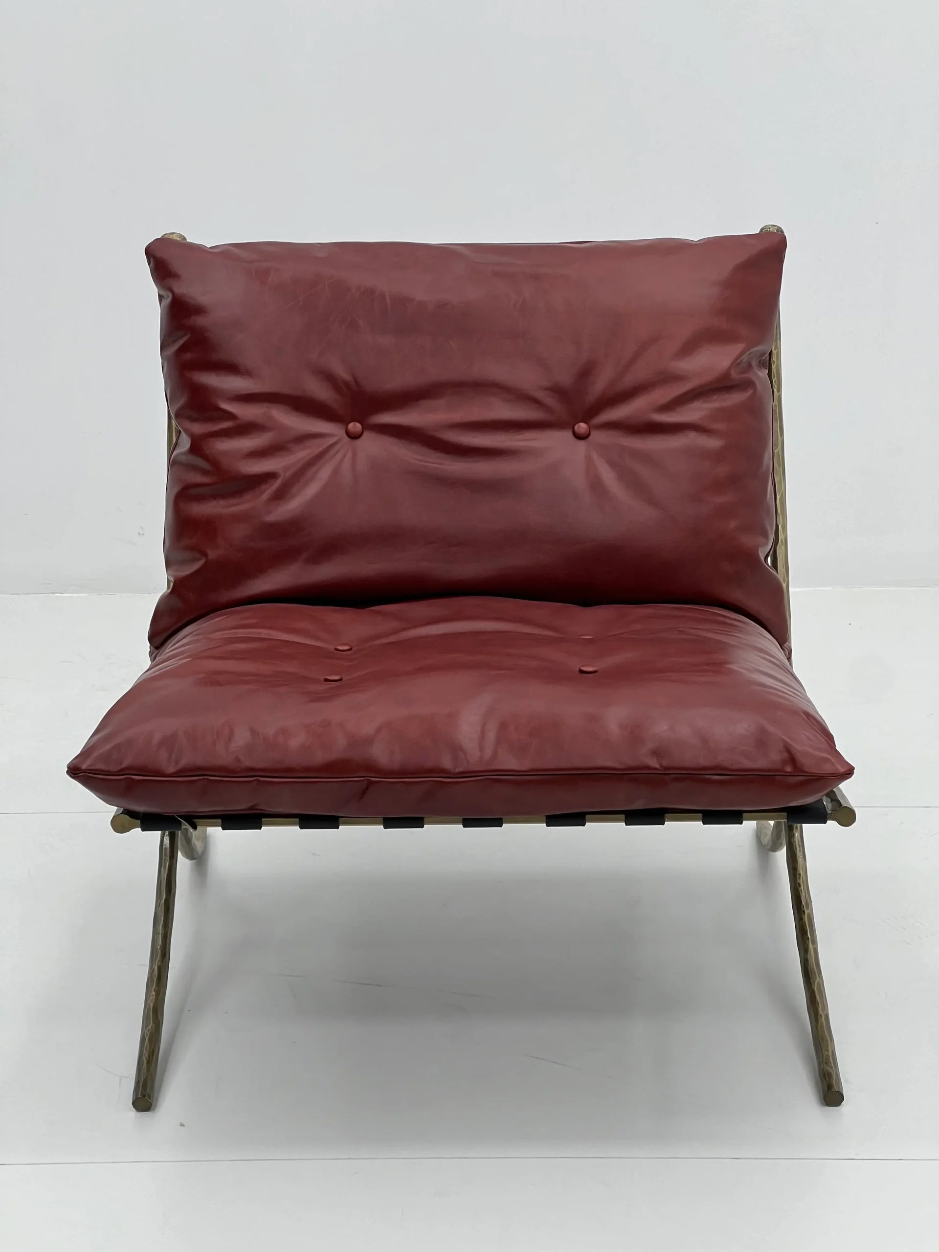 Modern Terracotta Sling Lounge Chair with Brass & Black Frame ¨C Sculptural Leather Accent Seating for Commercial Hotels, Lounges & Premium Offices
