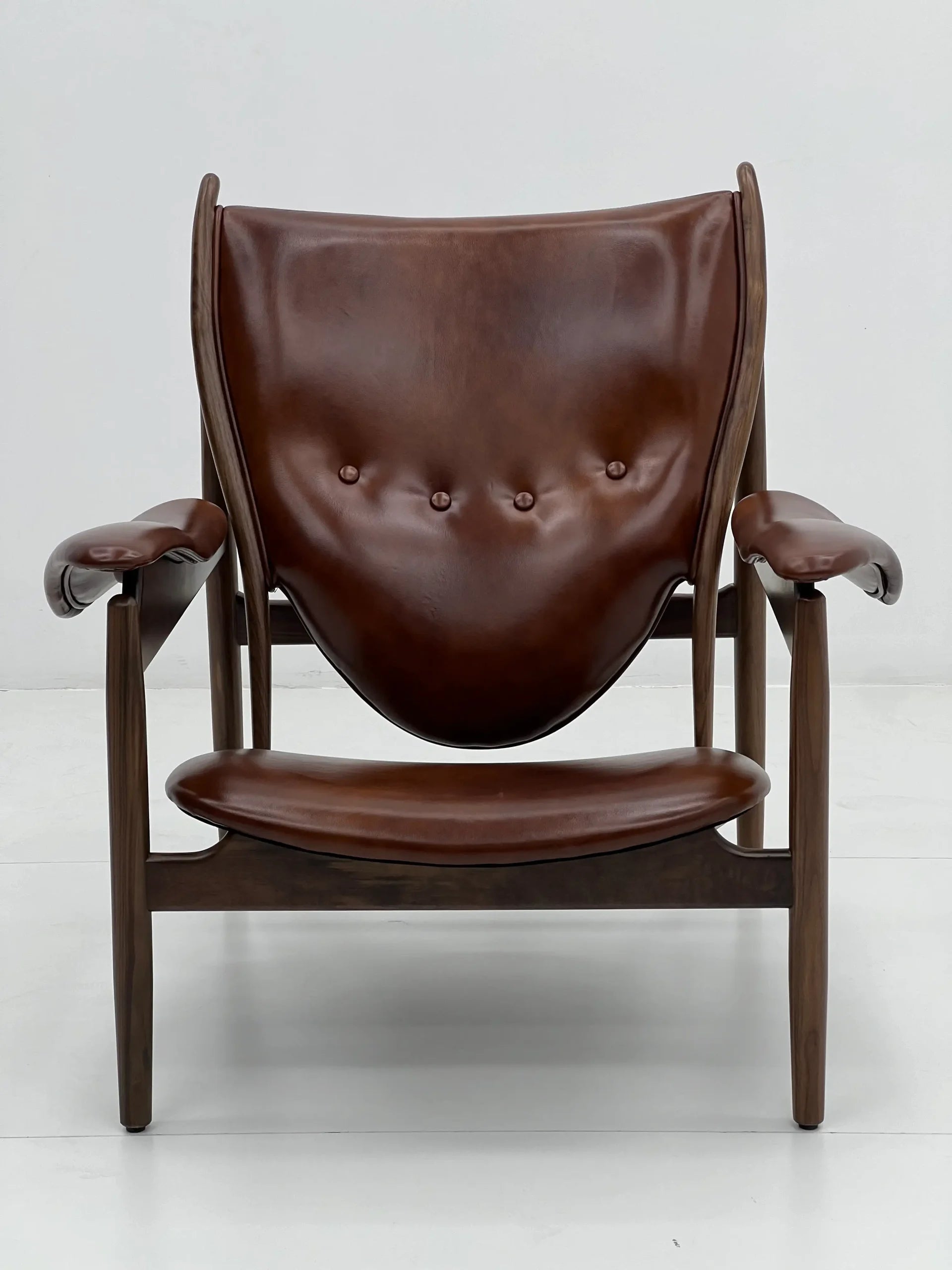 Modern Walnut Leather Lounge Chair in Terracotta ¨C Sculptural Mid-Century Accent Seating for Commercial Hotels, Lounges & Premium Offices
