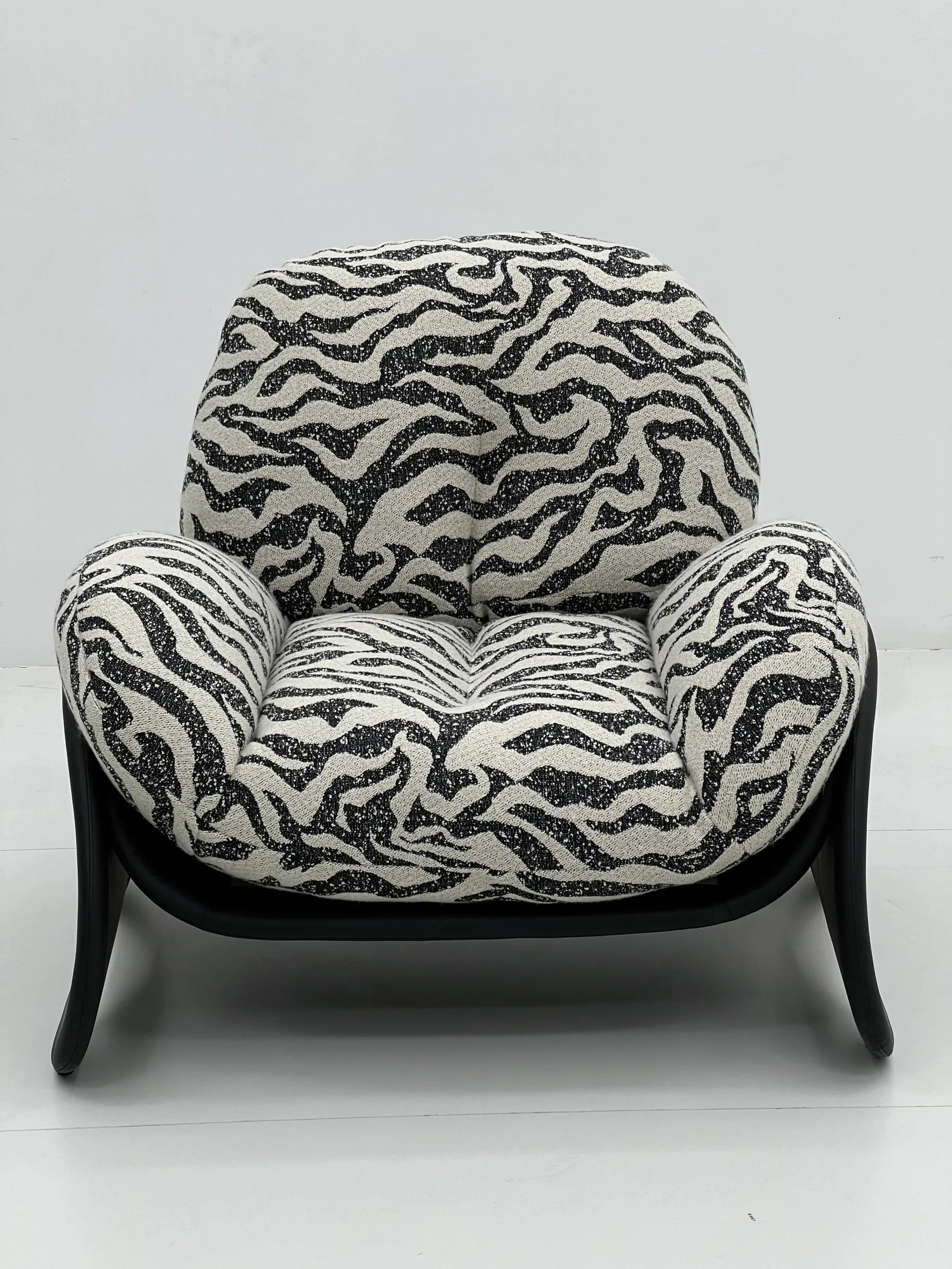 Modern Zebra Print Lounge Chair with Black Sculptural Base ¨C Bold Textured Accent Seating for Commercial Hotels, Lounges & Premium Offices
